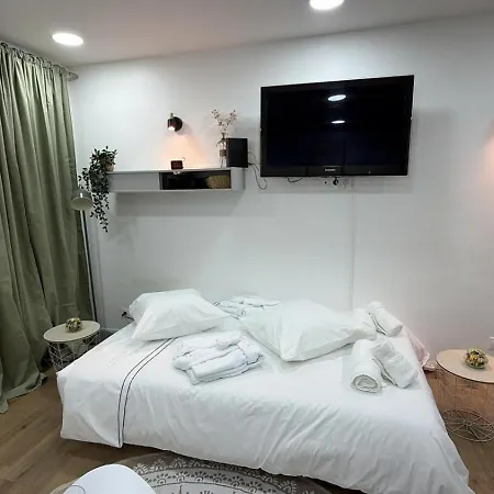 Apartmán Cocon Parisien Avec Balcon & Parking Prive *