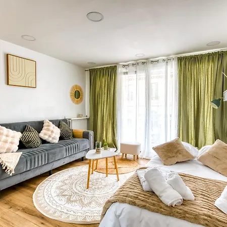 Cocon Parisien Avec Balcon & Parking Prive *